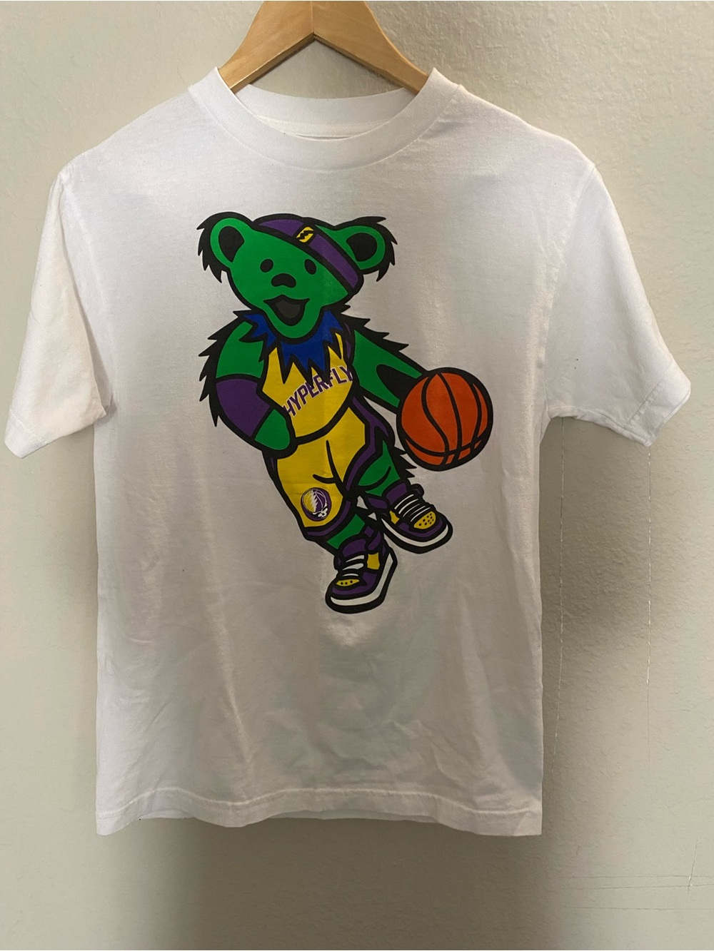 Hyperfly x Grateful Dead Basketball Bear Tee Adult Small White 18” armpit